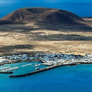 https://apartamentos-burgao.in-canary-islands.com